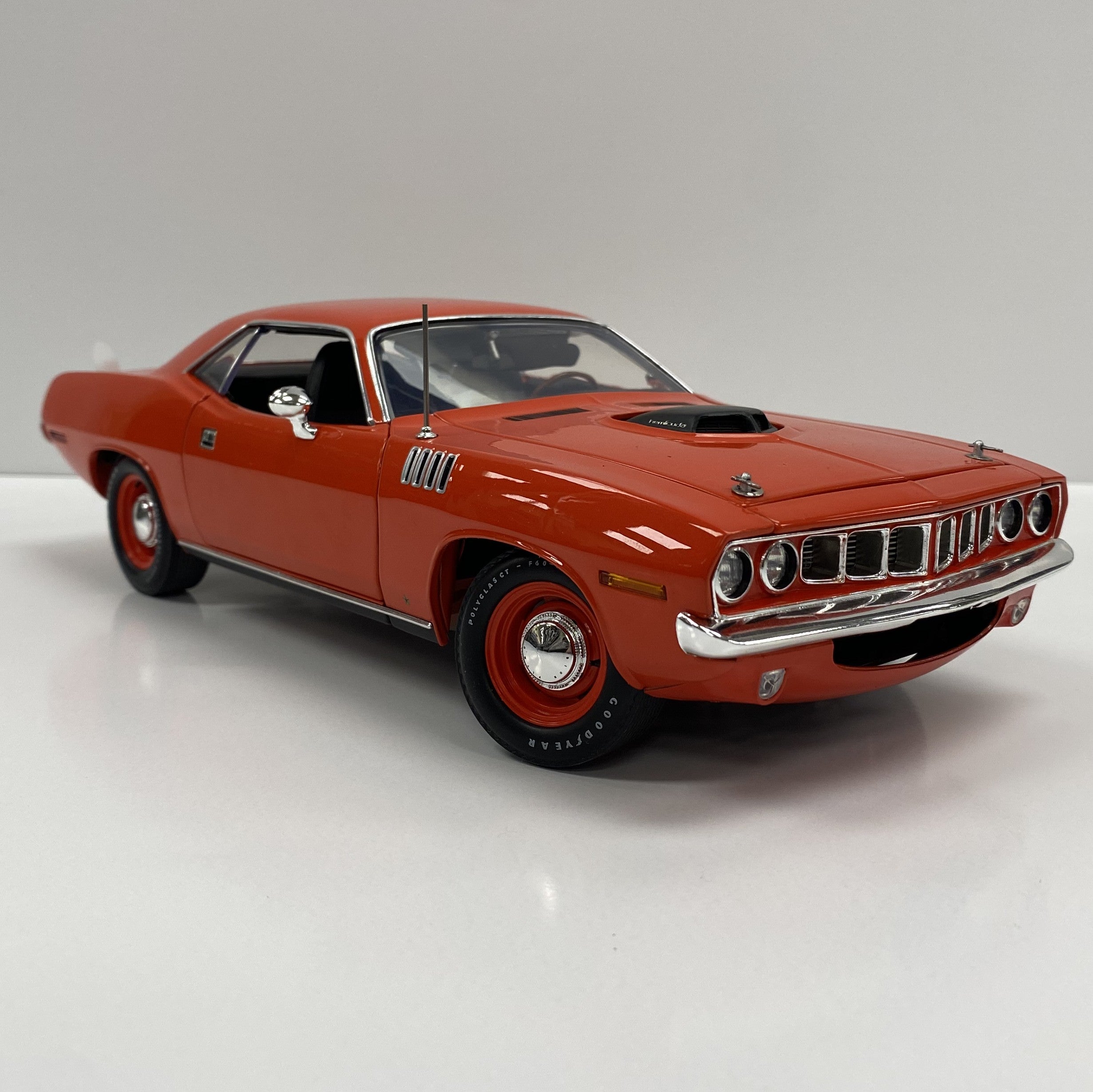 1/18 Scale Diecast – tagged 