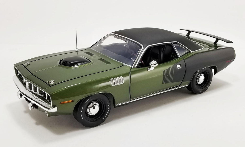 1/18 scale diecast model of a 1971 Plymouth Hemi Cuda with an ivy green vinyl top.