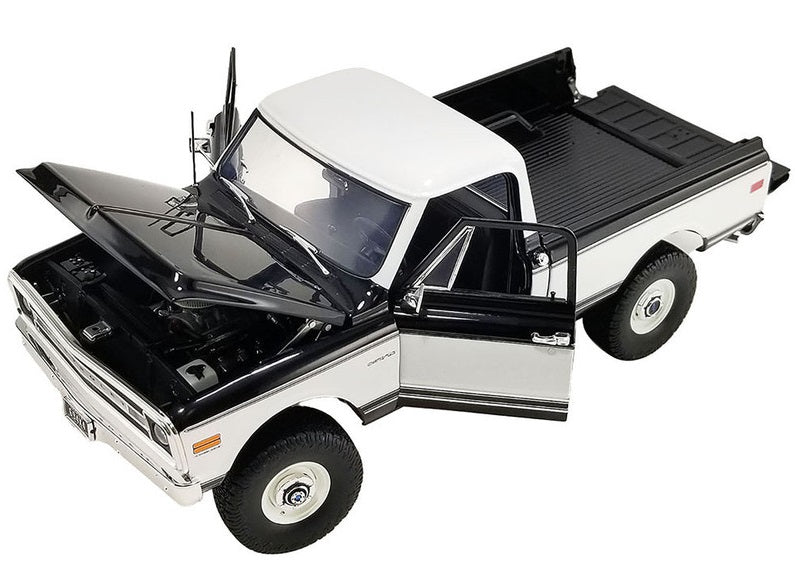 1/18 69 Chevy K10 4x4 Bk/Wh