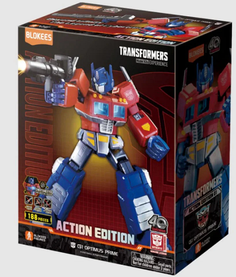 Transformrs Optimus Prime model kit package.