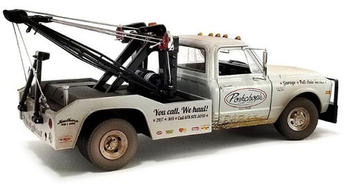 1/18 scale model of a Chevrolet C-30 Wrecker tow truck.