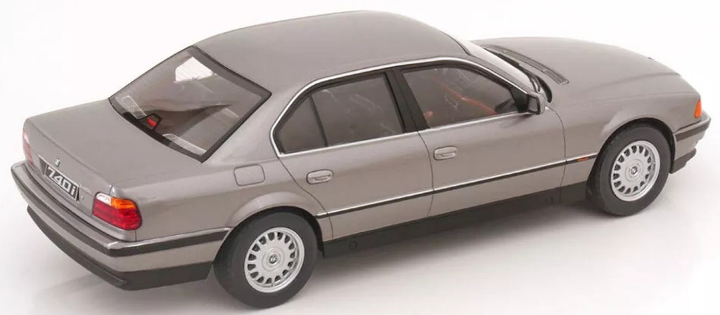 1/18 scale model of a 1944 BMW 7-SERIES 740i (E38) grey metallic in color.