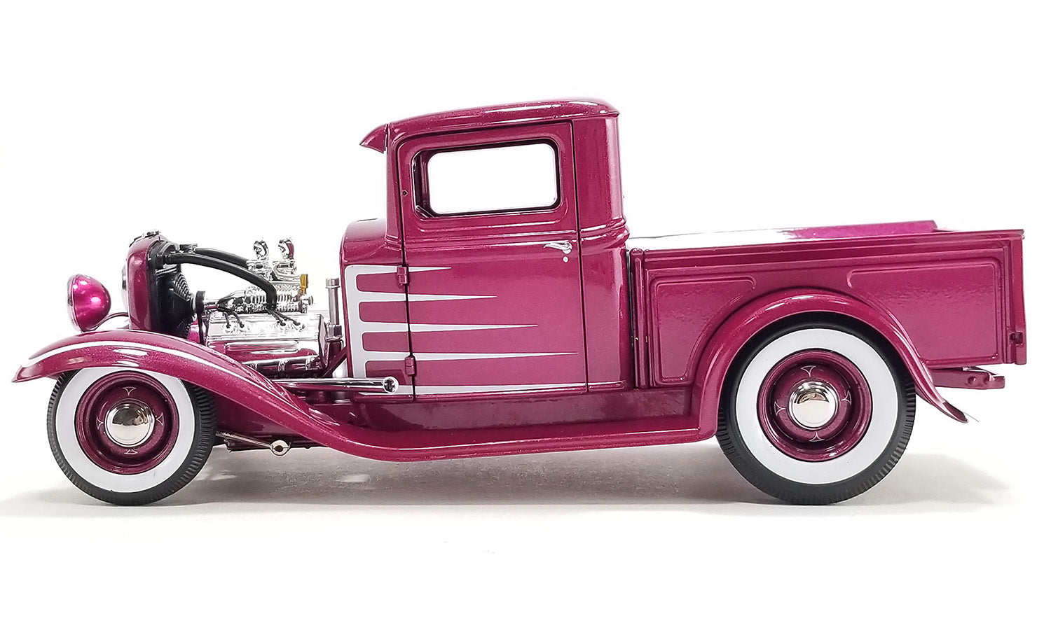 1/18 scale model car of 1932 Ford Pick Up