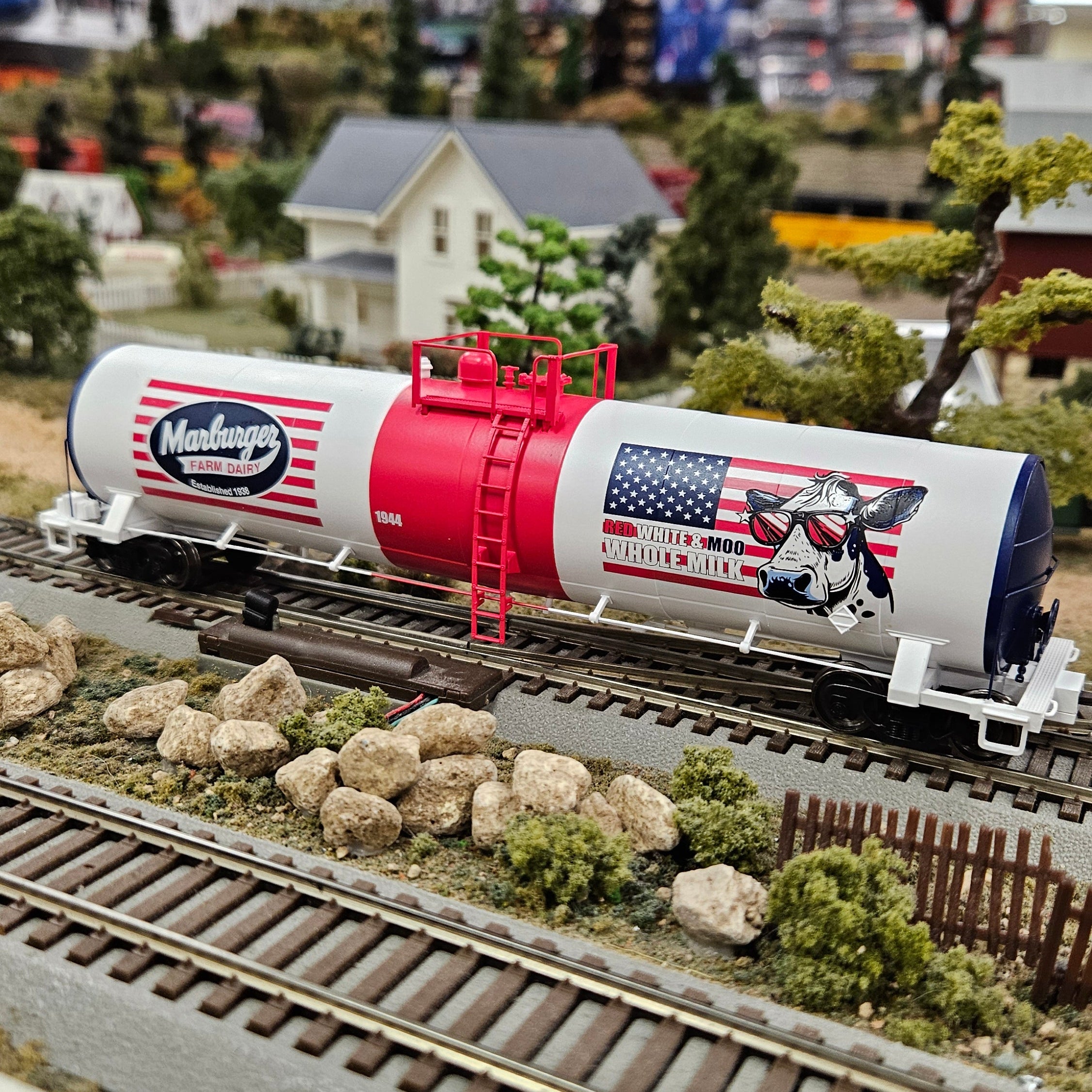HO 23K Tank Car Marburger Dairy Red, White, and Moo