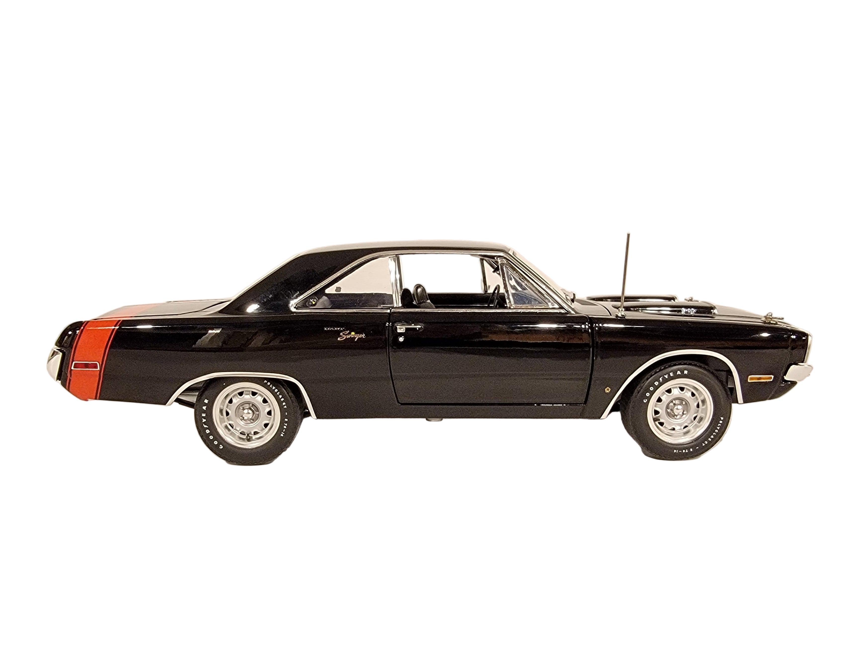 Passenger Side view of 1/18 Scale Diecast model of a 1970 Dodge Dart Swinger 340 
