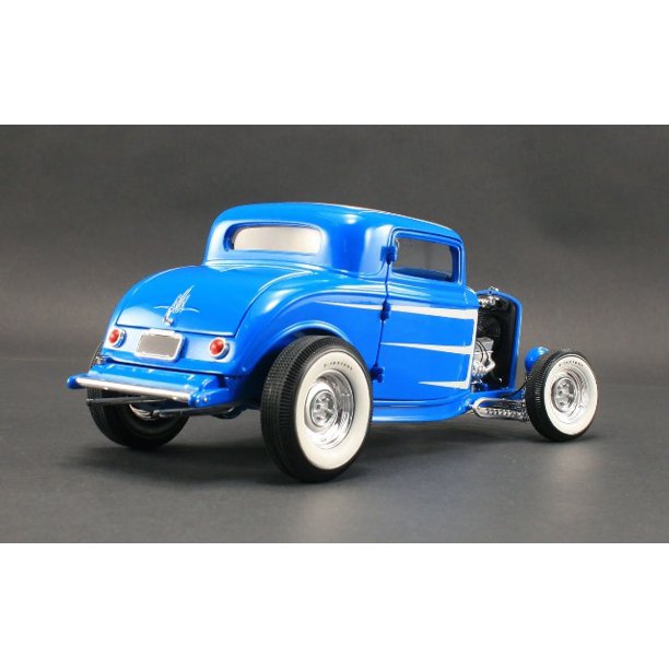 A 1/18 scale model of a 1932 Ford Three Window Coupe in blue color with a white interior.