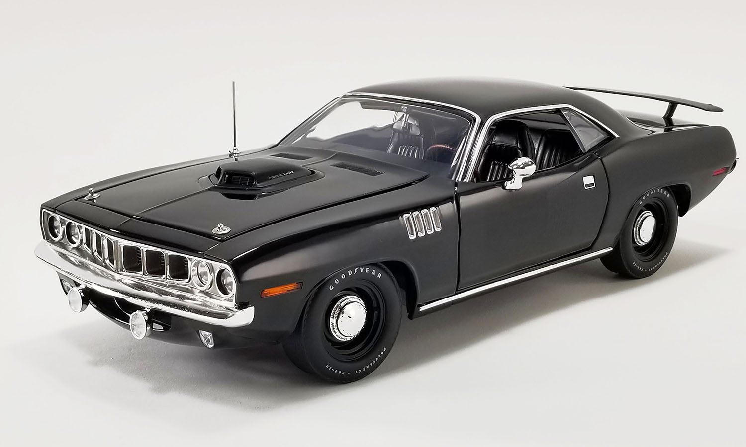 A 1/18 scale model of a 1971 Plymouth HEMI Barracuda in black.