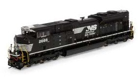 HO G2 SD70M-2 with DCC/Sound NS #2666