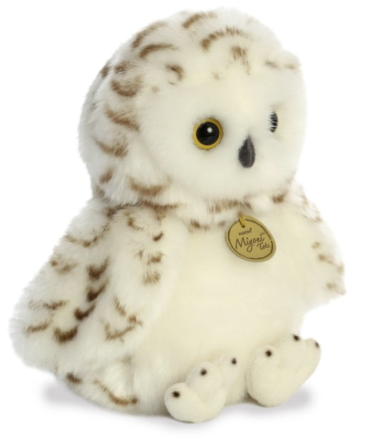 Stuffed animal of a snowy owl.