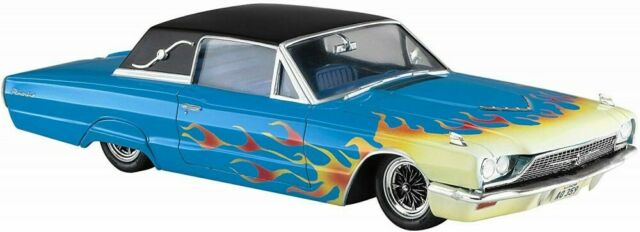 1/24 1966 Ford Thunderbird Lowrider