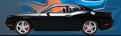 1/18 scale model of a 2010 Dodge Challenger R/T in black color, presented on a blue background with a graphic design.